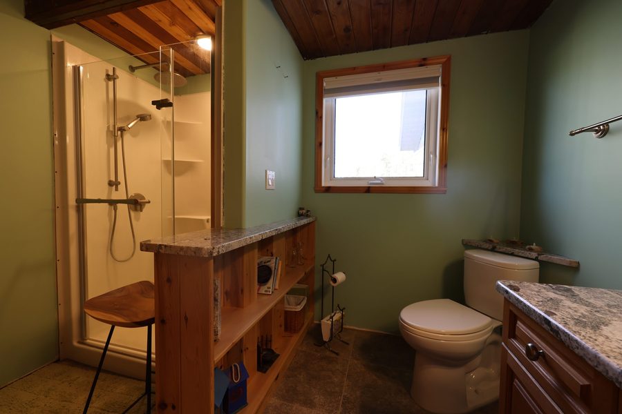 Bathroom - Pool
