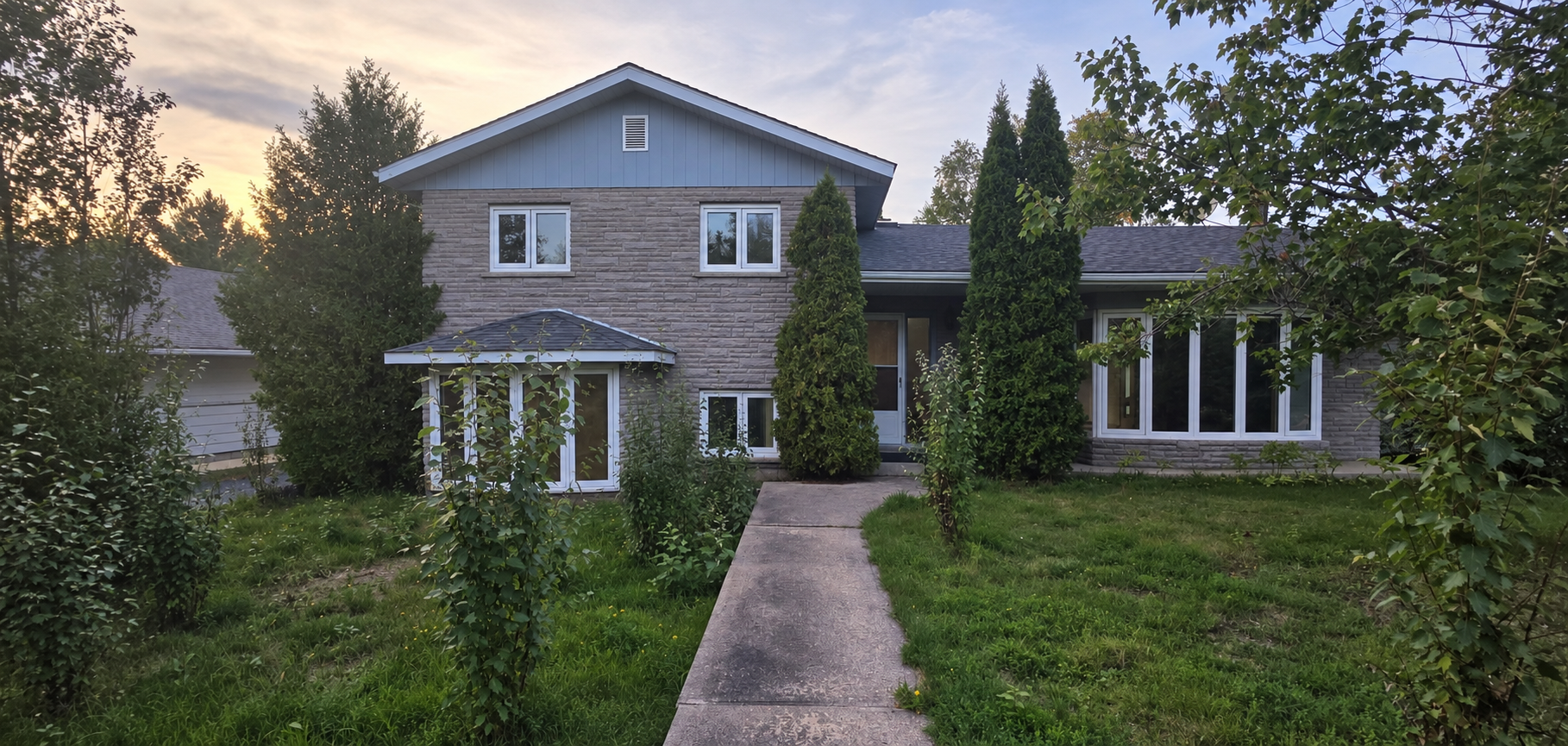 Front exterior of 808 Poplar Drive in Ignace, Ontario